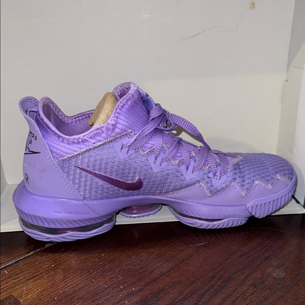 Nike Unisex LeBron Atomic Purple Basketball Shoes - Picture 4 of 5